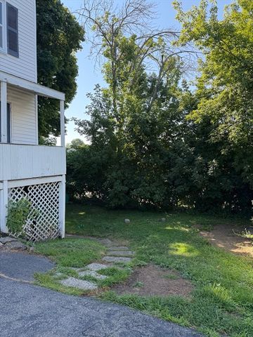 6 Saint Paul St 2, Salem, MA 01970