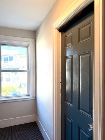 6 Saint Paul St 2, Salem, MA 01970