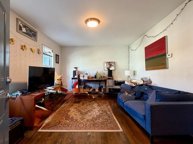 6 Saint Paul St 2, Salem, MA 01970