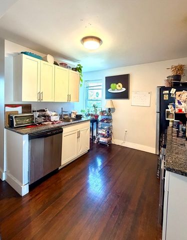 6 Saint Paul St 2, Salem, MA 01970