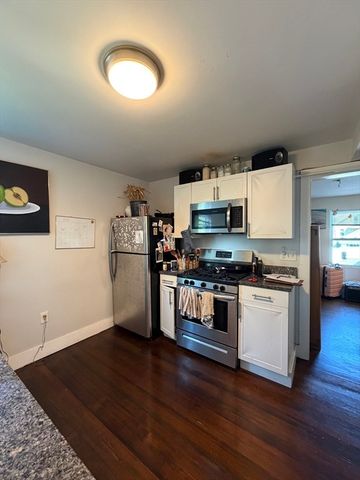 6 Saint Paul St 2, Salem, MA 01970