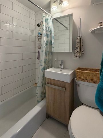 6 Saint Paul St 2, Salem, MA 01970