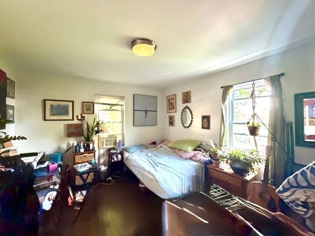 6 Saint Paul St 2, Salem, MA 01970