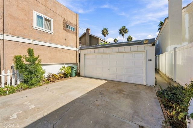 221 21st Street, Huntington Beach, CA 92648