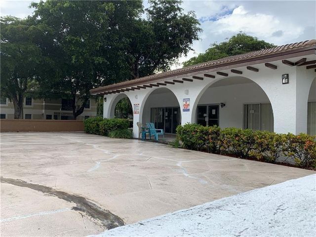 2830 Riverside Drive 102-3, Coral Springs, FL 33065