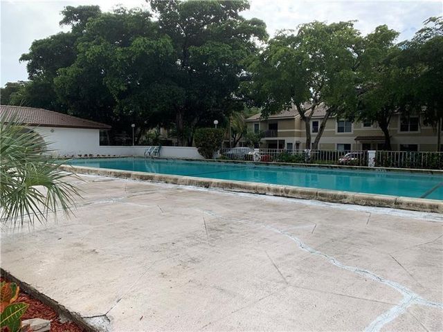 2830 Riverside Drive 102-3, Coral Springs, FL 33065