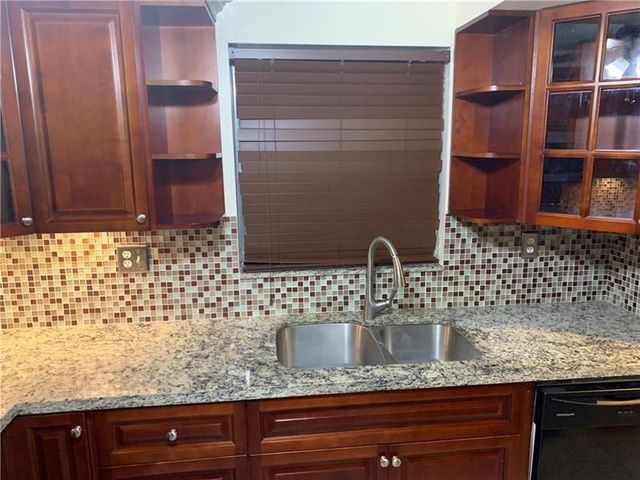 2830 Riverside Drive 102-3, Coral Springs, FL 33065