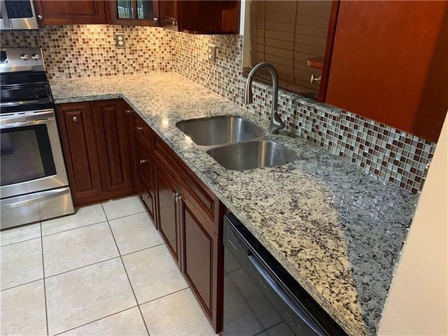 2830 Riverside Drive 102-3, Coral Springs, FL 33065