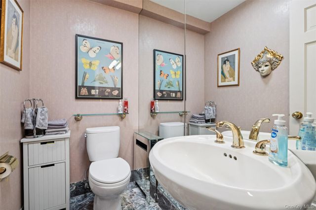 982 Clark Place, Woodmere, NY 11598