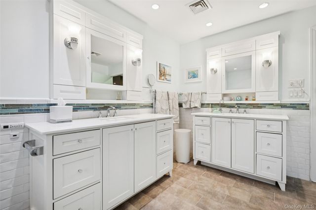 982 Clark Place, Woodmere, NY 11598