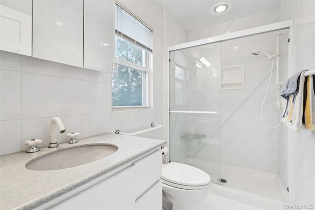 982 Clark Place, Woodmere, NY 11598