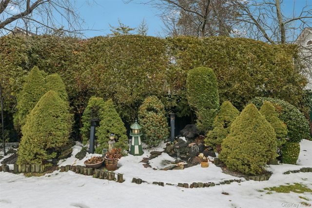 982 Clark Place, Woodmere, NY 11598