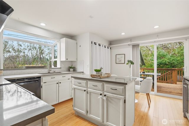 14809 NE 9th Place, Bellevue, WA 98007