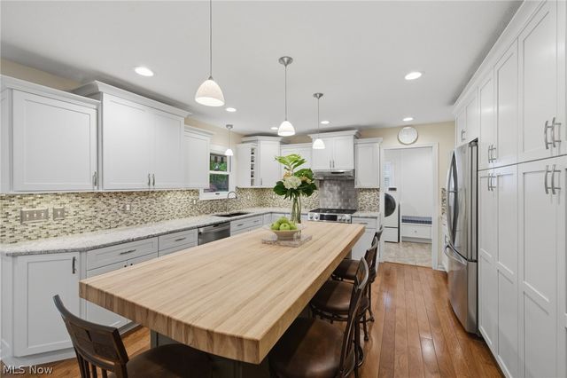10376 Lake Meadows Drive, Strongsville, OH 44136