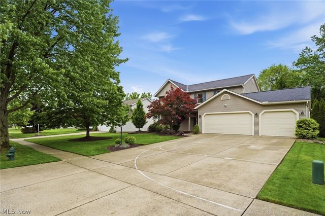10376 Lake Meadows Drive, Strongsville, OH 44136