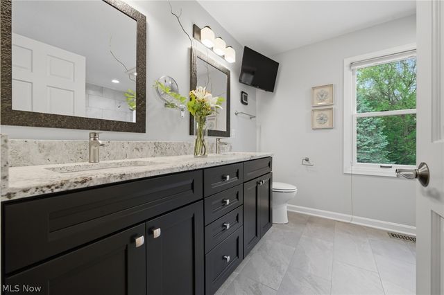 10376 Lake Meadows Drive, Strongsville, OH 44136