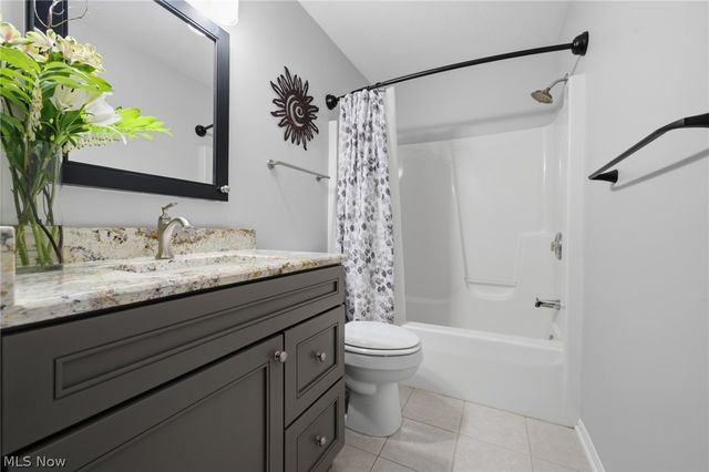 10376 Lake Meadows Drive, Strongsville, OH 44136
