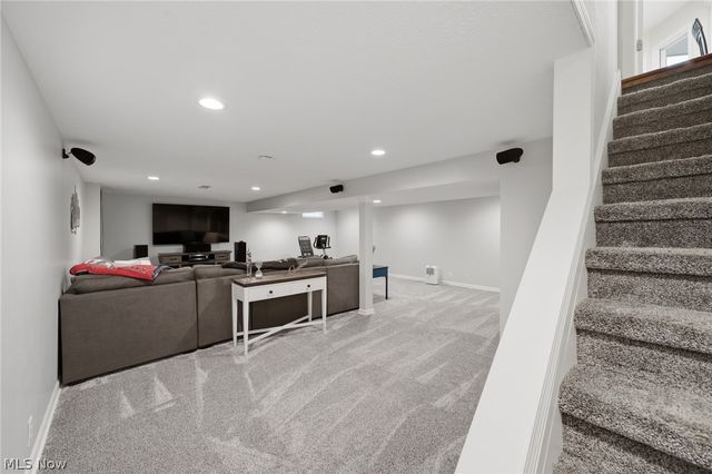 10376 Lake Meadows Drive, Strongsville, OH 44136