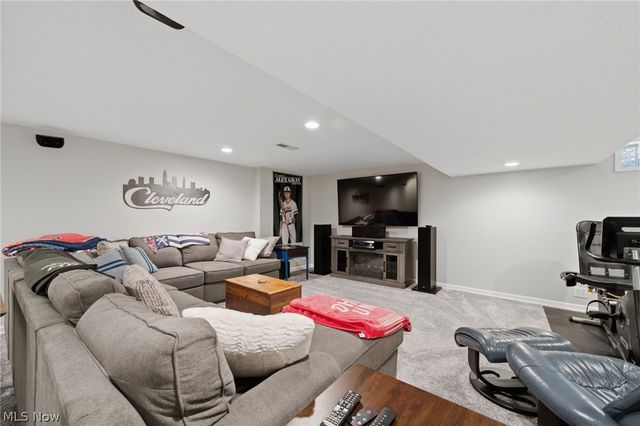10376 Lake Meadows Drive, Strongsville, OH 44136