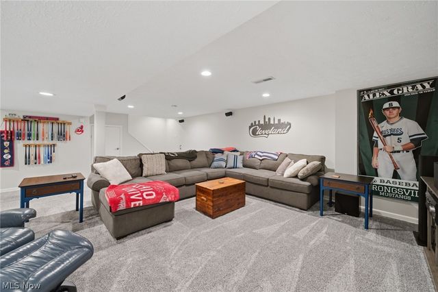 10376 Lake Meadows Drive, Strongsville, OH 44136