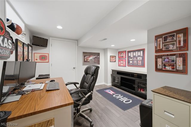 10376 Lake Meadows Drive, Strongsville, OH 44136