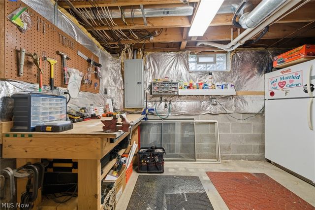 10376 Lake Meadows Drive, Strongsville, OH 44136
