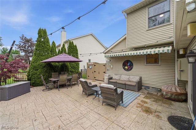 10376 Lake Meadows Drive, Strongsville, OH 44136