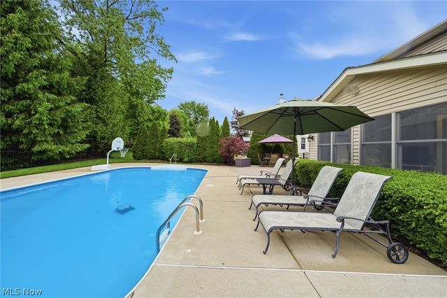 10376 Lake Meadows Drive, Strongsville, OH 44136