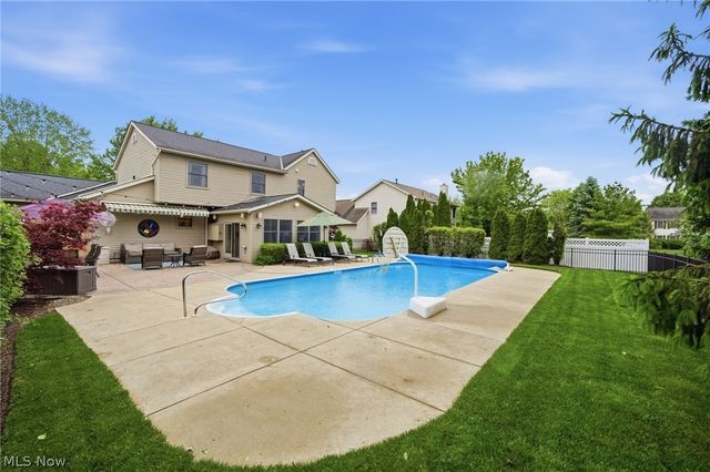10376 Lake Meadows Drive, Strongsville, OH 44136