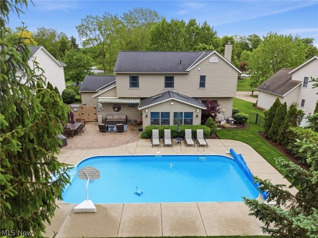 10376 Lake Meadows Drive, Strongsville, OH 44136