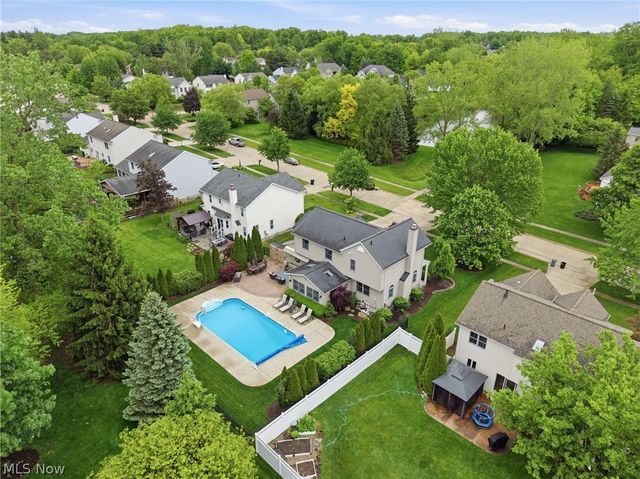 10376 Lake Meadows Drive, Strongsville, OH 44136