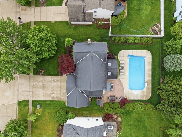 10376 Lake Meadows Drive, Strongsville, OH 44136