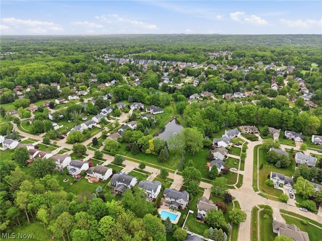 10376 Lake Meadows Drive, Strongsville, OH 44136