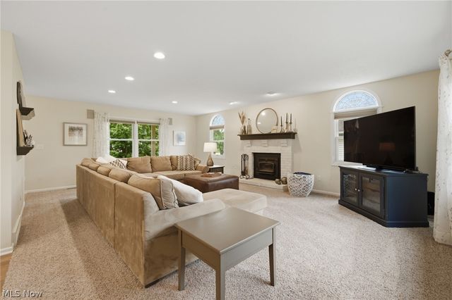 10376 Lake Meadows Drive, Strongsville, OH 44136