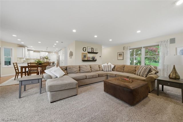 10376 Lake Meadows Drive, Strongsville, OH 44136