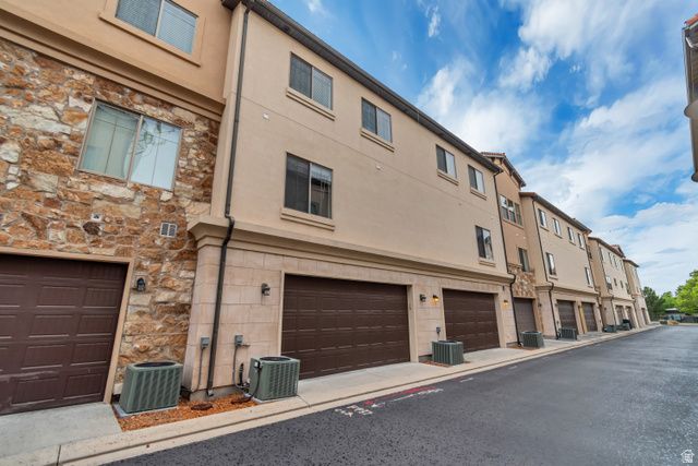 10917 N TOWN CENTER BLVD, Highland, UT 84003