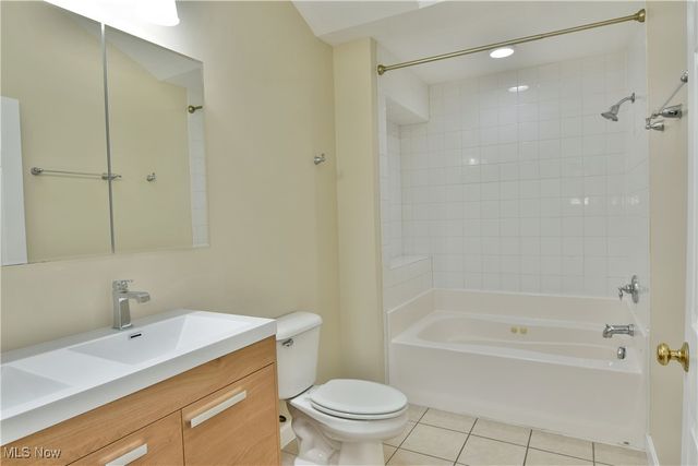 140 Fairway Place NW, Warren, OH 44483