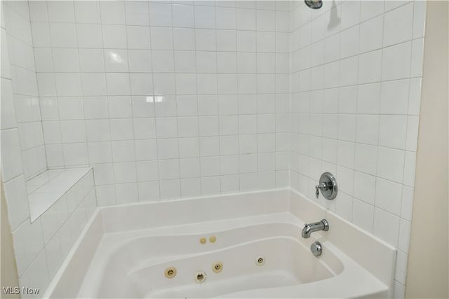 140 Fairway Place NW, Warren, OH 44483