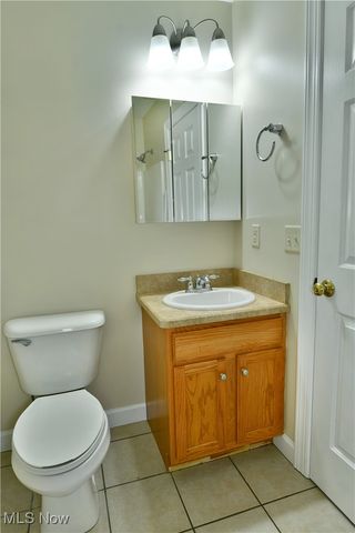 140 Fairway Place NW, Warren, OH 44483