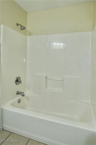 140 Fairway Place NW, Warren, OH 44483