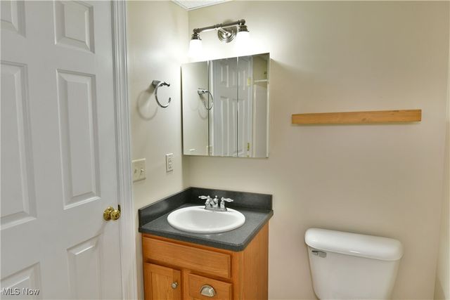 140 Fairway Place NW, Warren, OH 44483