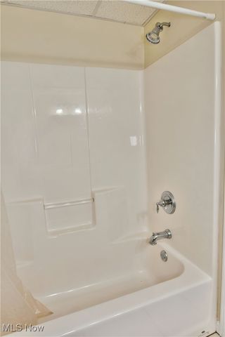 140 Fairway Place NW, Warren, OH 44483