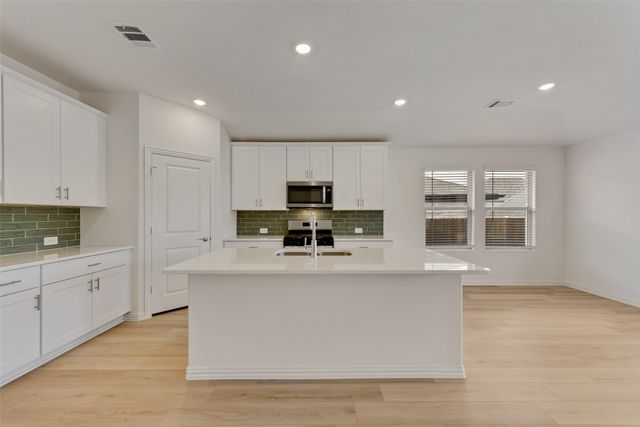 6624 Valley Lake Lane, Fort Worth, TX 76123