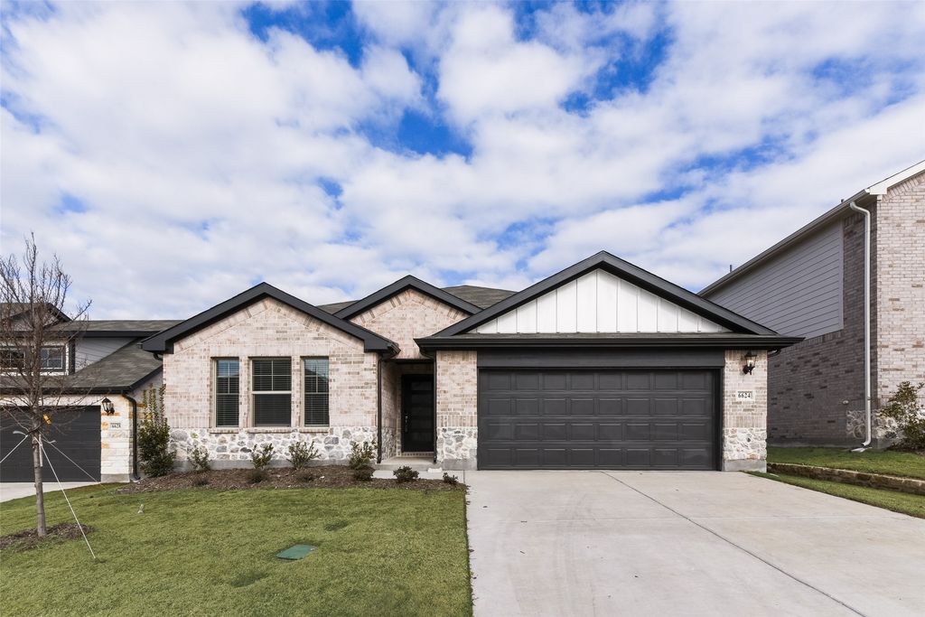 6624 Valley Lake Lane, Fort Worth, TX 76123
