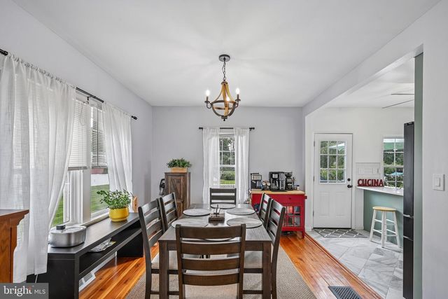 36 COUNTY AVE, Maple Shade, NJ 08052