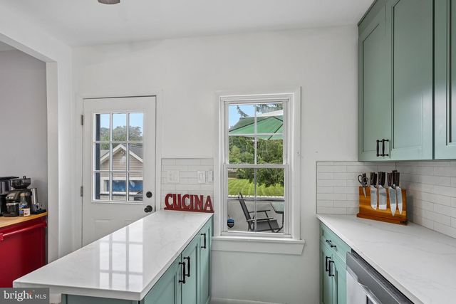 36 COUNTY AVE, Maple Shade, NJ 08052