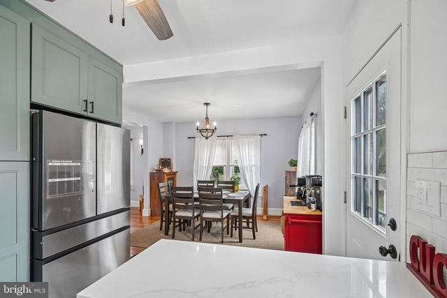 36 COUNTY AVE, Maple Shade, NJ 08052