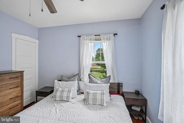 36 COUNTY AVE, Maple Shade, NJ 08052