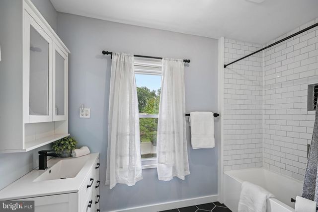 36 COUNTY AVE, Maple Shade, NJ 08052