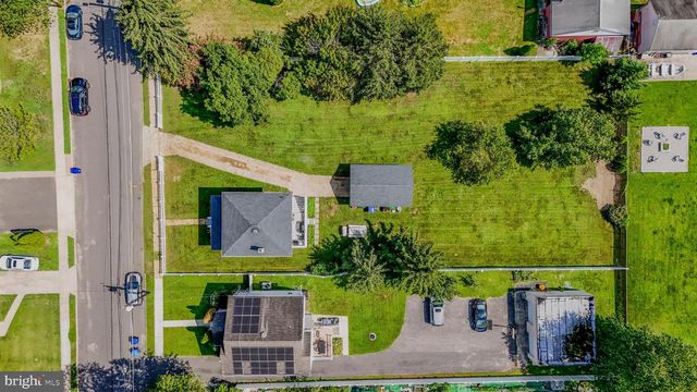 36 COUNTY AVE, Maple Shade, NJ 08052